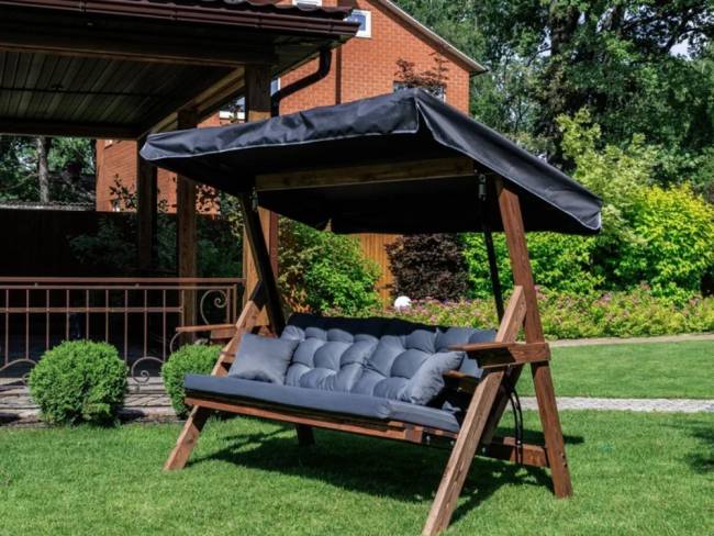 Качели LYON трехместные из лиственницы(бежевые подушки) Качели LYON трехместные из лиственницы(бежевые подушки)