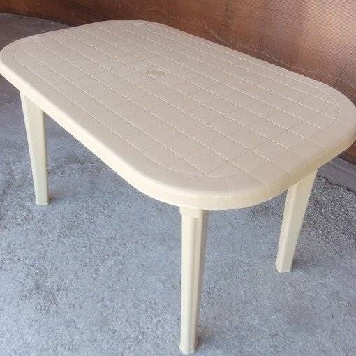 Стол пластиковый овальный бежевый Стол пластиковый овальный бежевый
