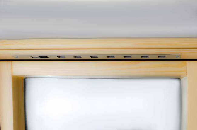 Мансардное окно FTP-V (CH) со среднеповоротным типом открывания