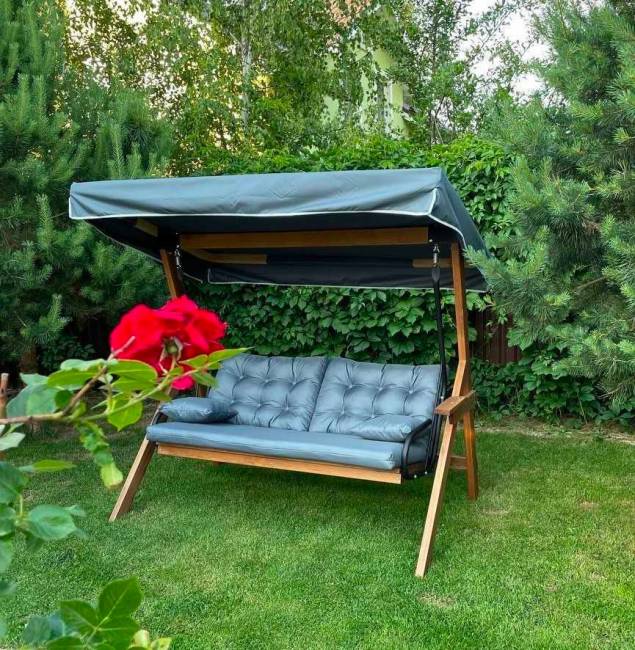 Качели LYON трехместные из лиственницы(серые подушки) Качели LYON трехместные из лиственницы(серые подушки)