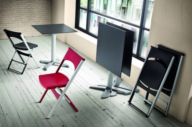 Стул пластиковый складной Compact темно-синий 435х470х775 мм Стул пластиковый складной Compact темно-синий 435х470х775 мм