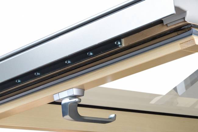 Мансардное окно FTP-V U3 со среднеповоротным способом открывания