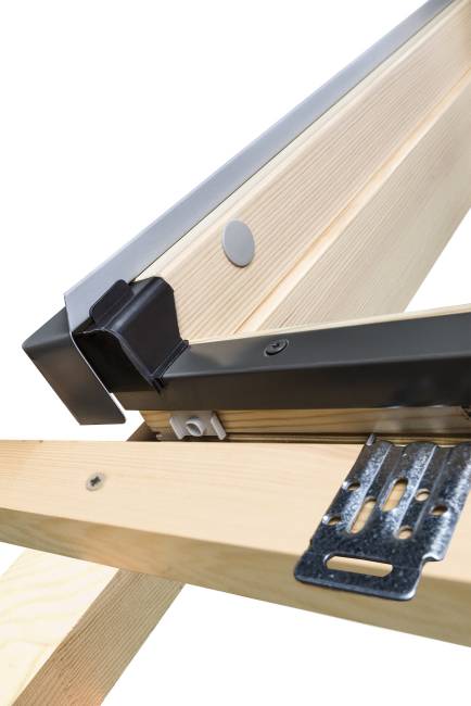 Деревянное мансардное окно FTP-V U5 с системой автоматического управления WiFi Деревянное мансардное окно FTP-V U5 с системой автоматического управления WiFi