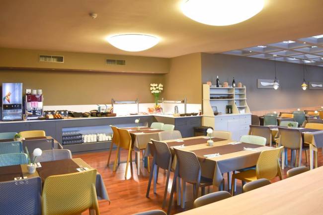 Стул пластиковый Bit ментоловый 520х550х840 мм Стул пластиковый Bit ментоловый 520х550х840 мм