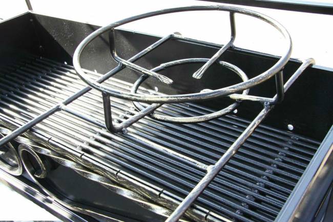 Кованый мангальный комплекс с печью "Уют" Кованый мангальный комплекс с печью "Уют"